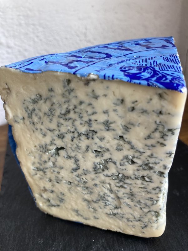 Blue d'auvergne Blue cheese with a blue label on top